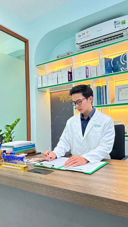 Bác sĩ Đoàn Nguyễn Nhật Tín
